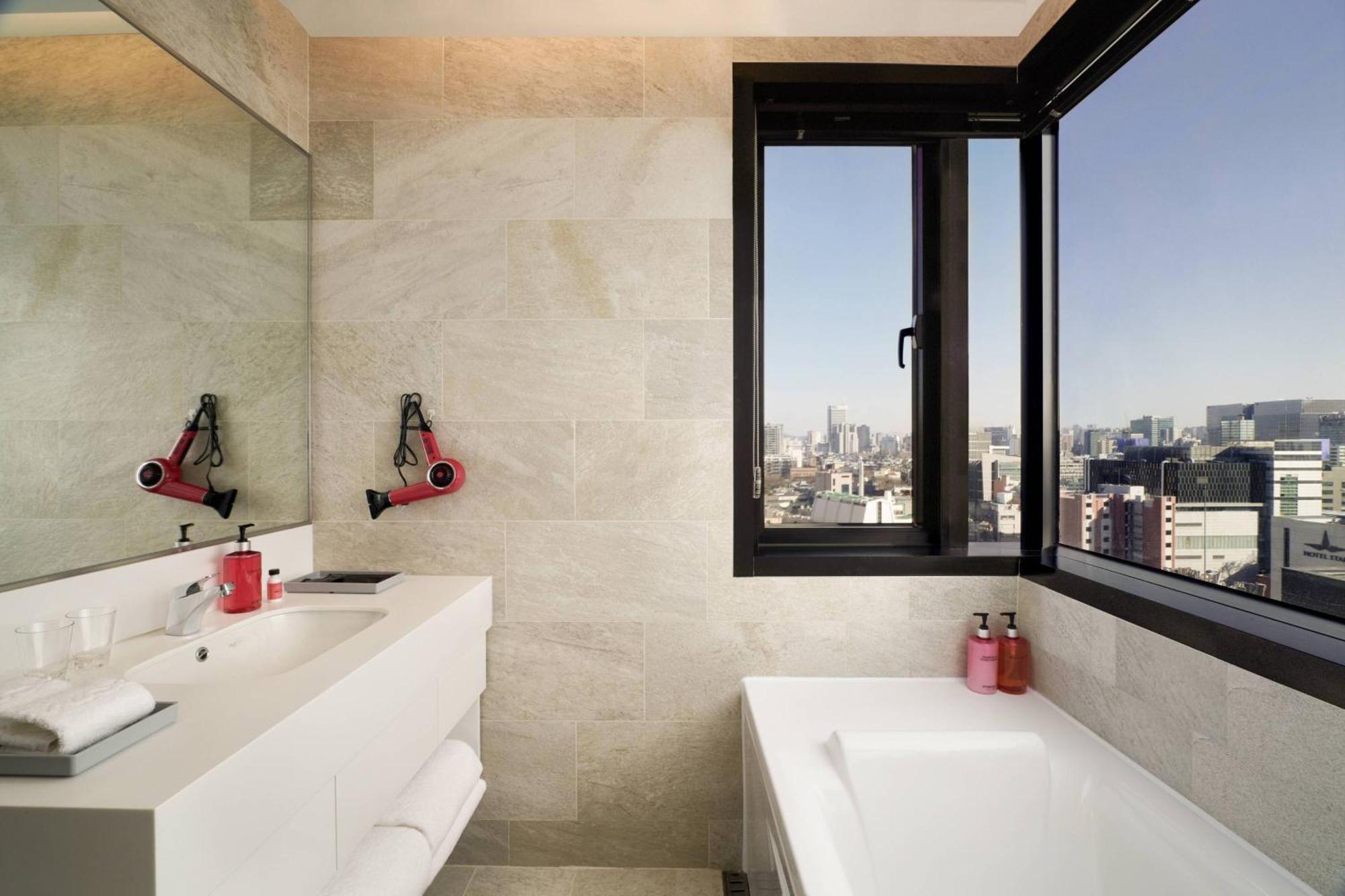 Moxy Insadong 3*